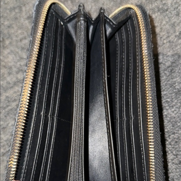 GUESS Black Zip-Around Wallet - Picture 5 of 5